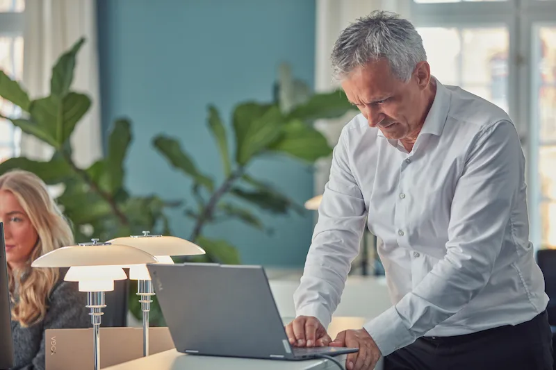 Michael på kontoret